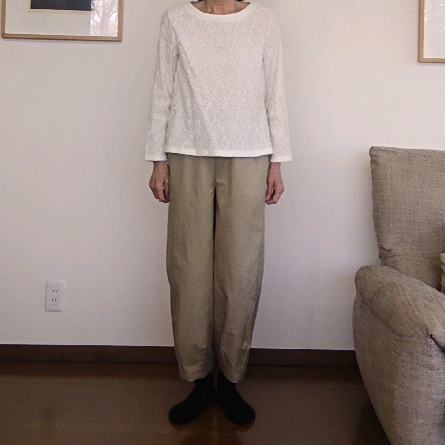 コットンツイルのコクーンパンツ    ベージュ