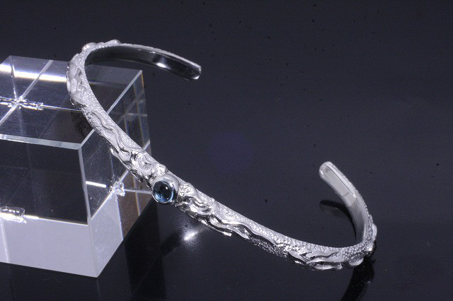 バングル メンズ : 火焔 炎 バングル 天然石付き 白仕上げ シルバー シンプル S/M/L B-109