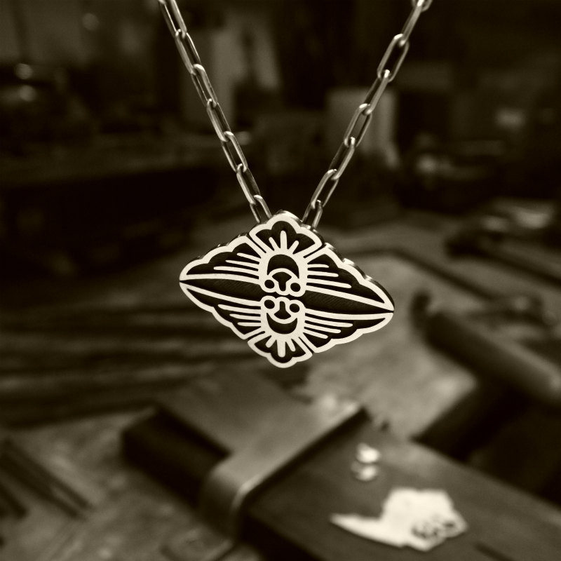 【向い雀】ペンダントネックレス/和柄オーバーレイシルバー 1点限り メンズおすすめ雑誌掲載商品