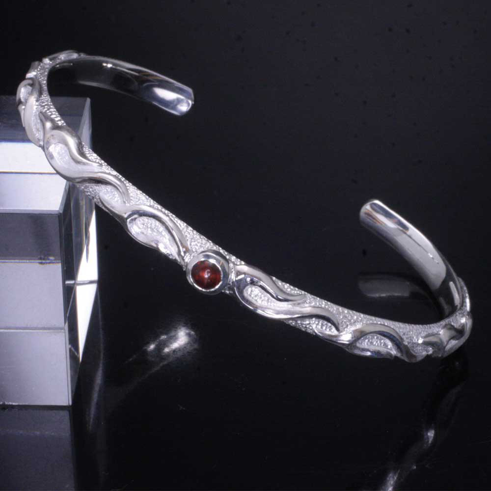 バングル メンズ : 火焔 炎 バングル 天然石付き 白仕上げ シルバー シンプル S/M/L B-124