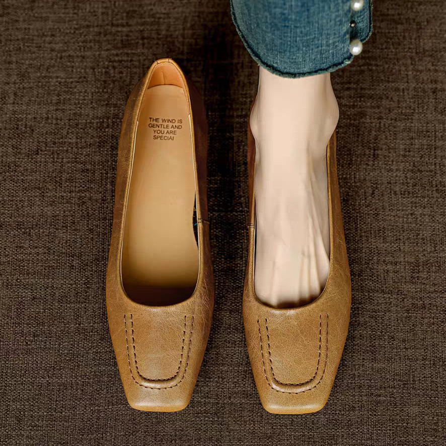 カジュアルにもキレイ目にも合わせやすい嬉しい1足。パンプス フラットシューズ レディース 春 パンプス 2026 春靴