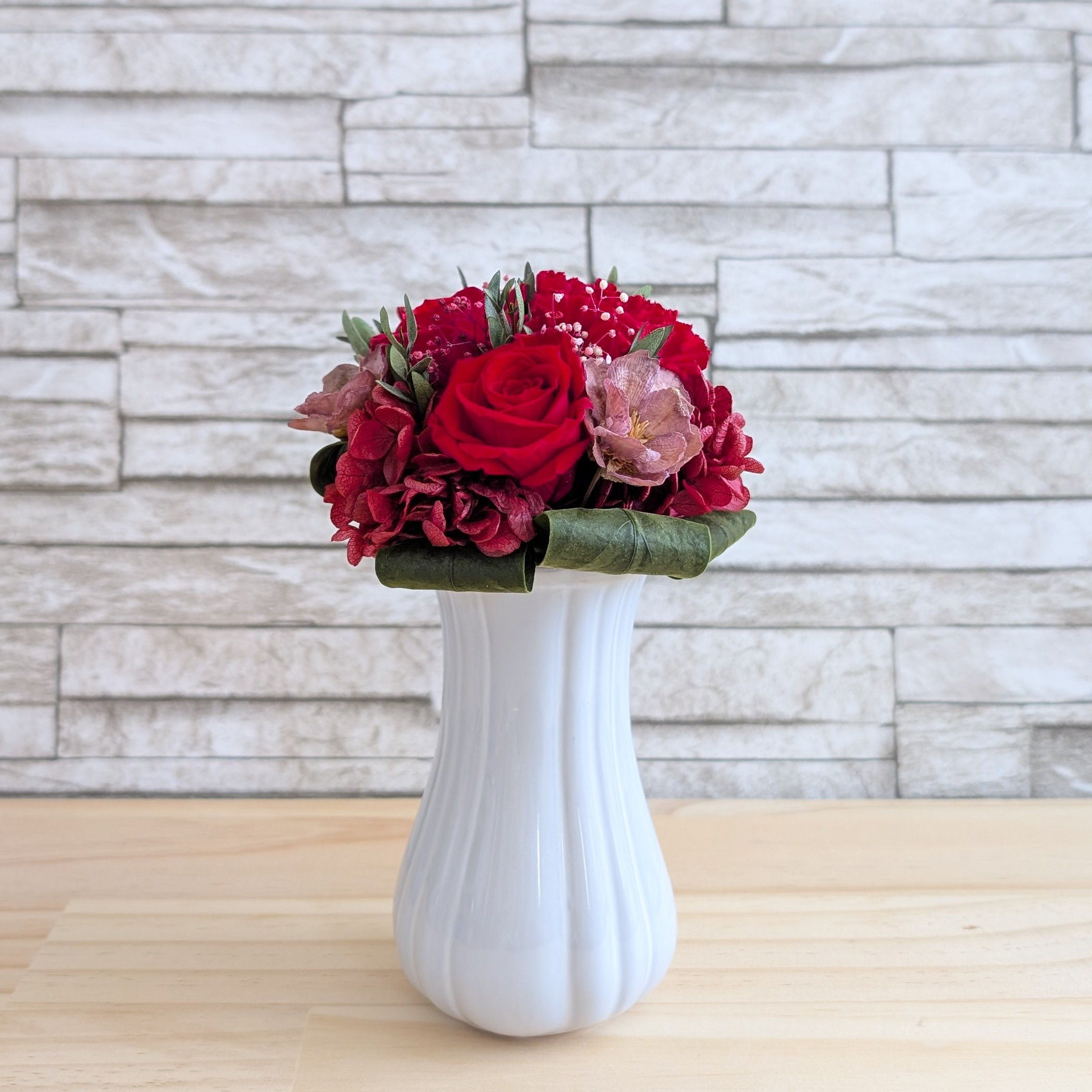 赤いカーネーションとバラのキレイが続くプリザーブドフラワーブーケ＆ベース　※受注制作