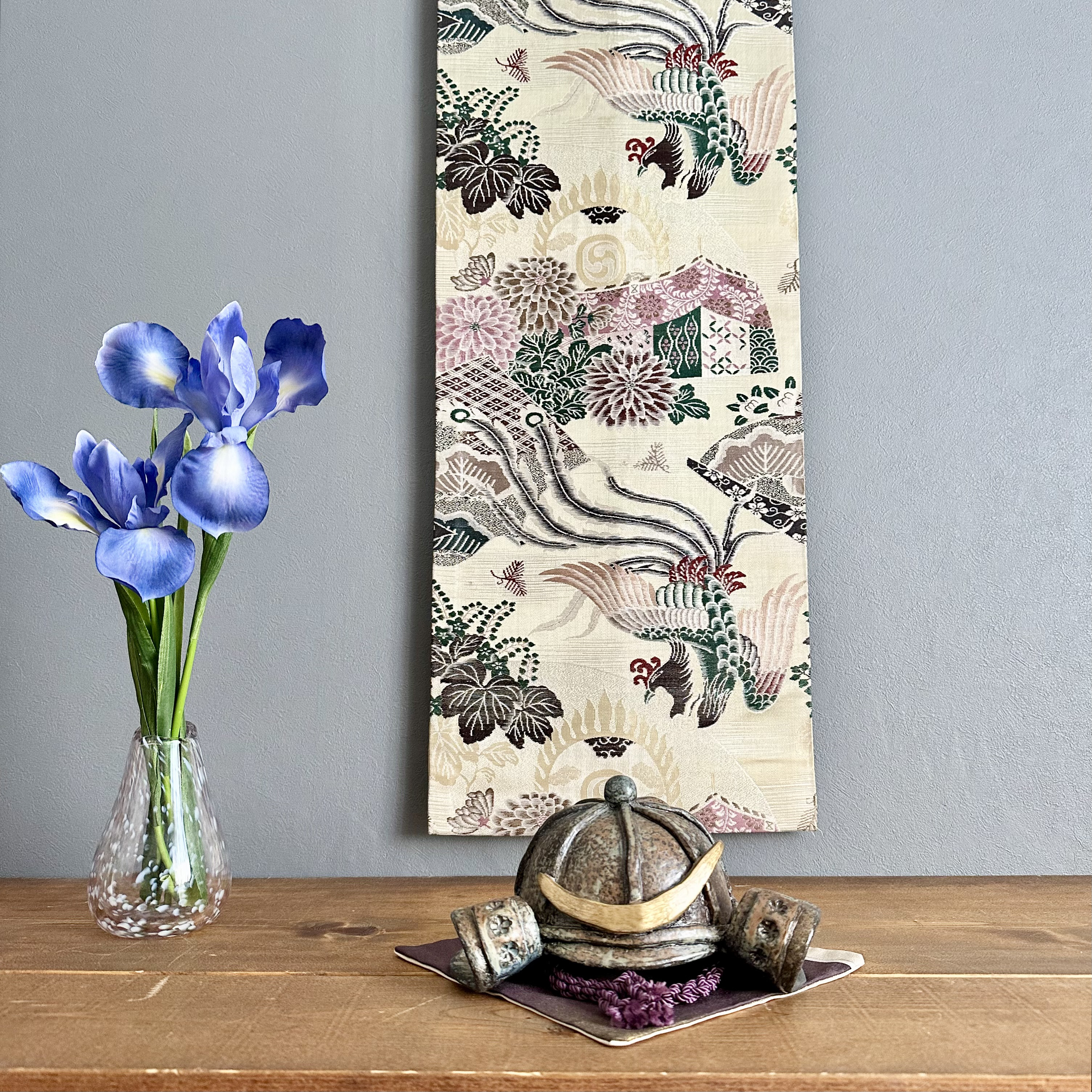 帯のタペストリー　ヴィンテージ　菊と鳳凰　帯　着物　リメイク インテリア　テーブルランナー　こどもの日　兜　七五三　壁