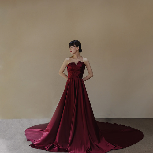 送料無料！カラードレス ベアトップ ボルドー色 光沢サテン 前撮り