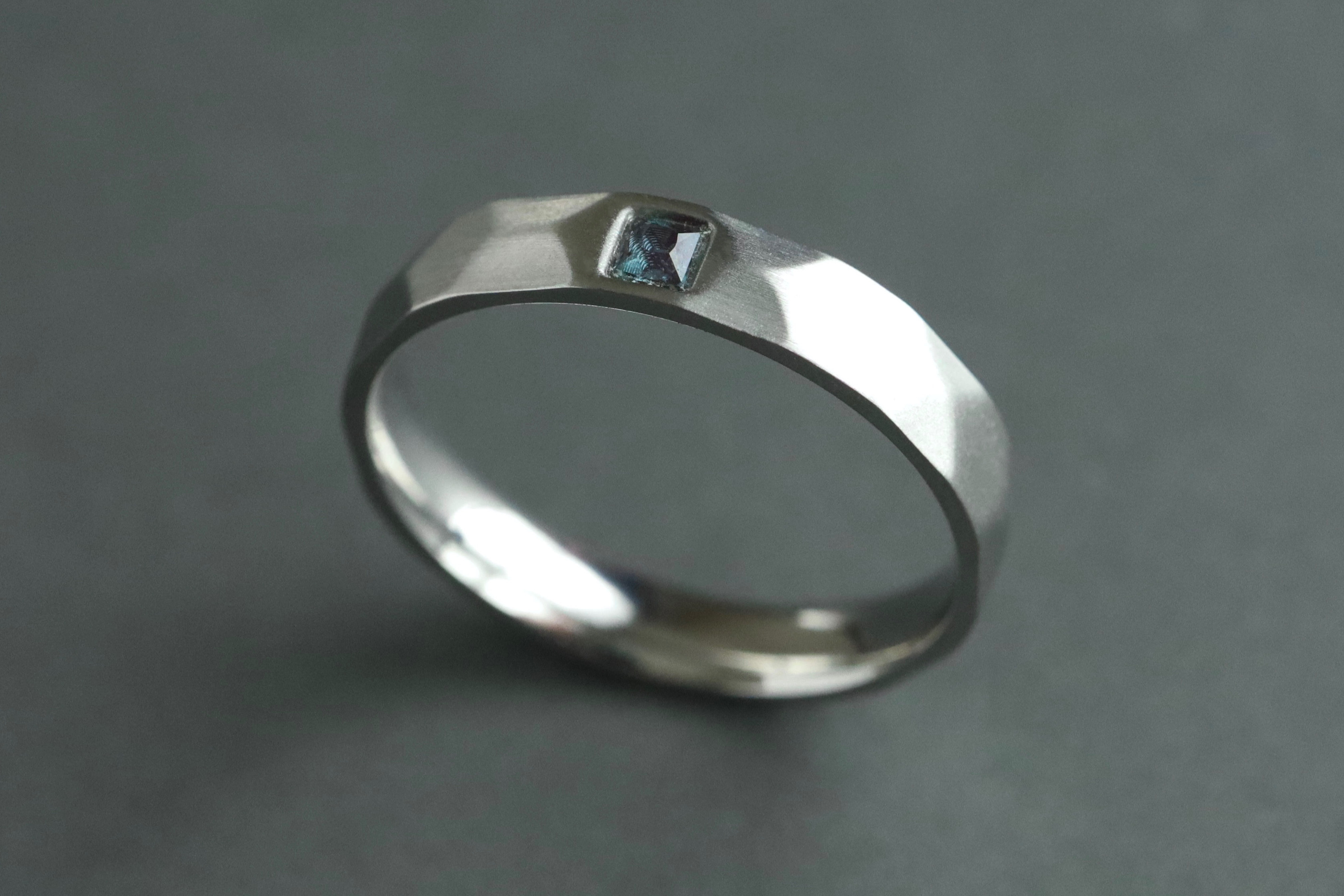 刻印♦︎アレキサンドライトのリング♦︎天然石♦誕生石♦サージカルステンレス【hammered】