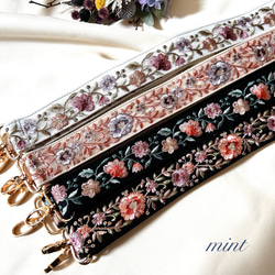 【mint + 】ハンドメイド モチーフ 秘めた心の鍵✴︎エメラルド 通販作品 minneの画質が悪いため色