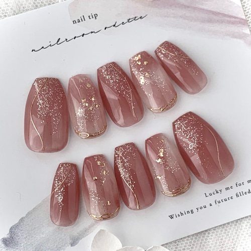 ちゅるんシアーなピンクブラウンのメルティネイル 大人可愛い くすみ