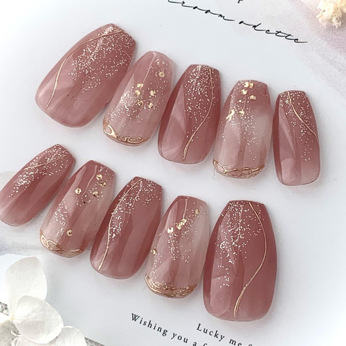 ちゅるんシアーなピンクブラウンのメルティネイル 大人可愛い くすみ