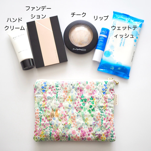 うさぎさん柄キルティング生地のフラットポーチ(16cmファスナー