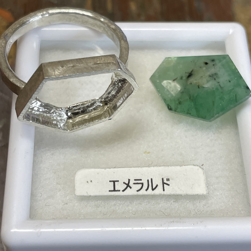 エメラルドのシルバーリング Amazon | 手作りの925スターリングシルバーリング – 人工