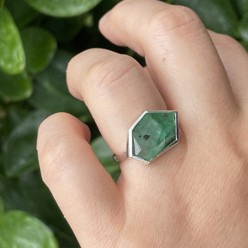 エメラルド 変形6角形 立体ラフカット 愛しい鉱物 シルバーSV925リング