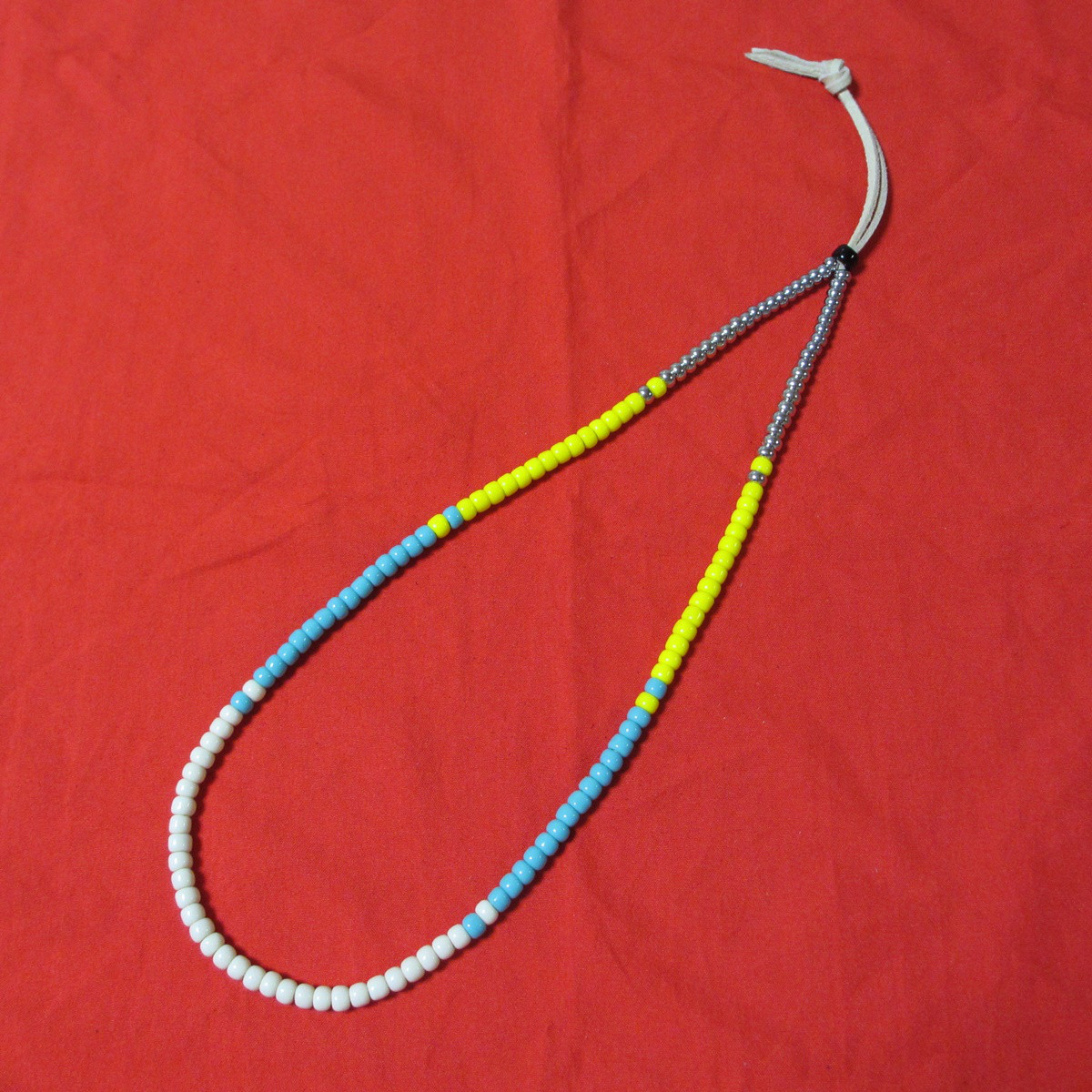 ネイティブアメリカン レザー ビーズ ネックレス イエロー×ターコイズ×オフホワイト×シルバー ヘイシ