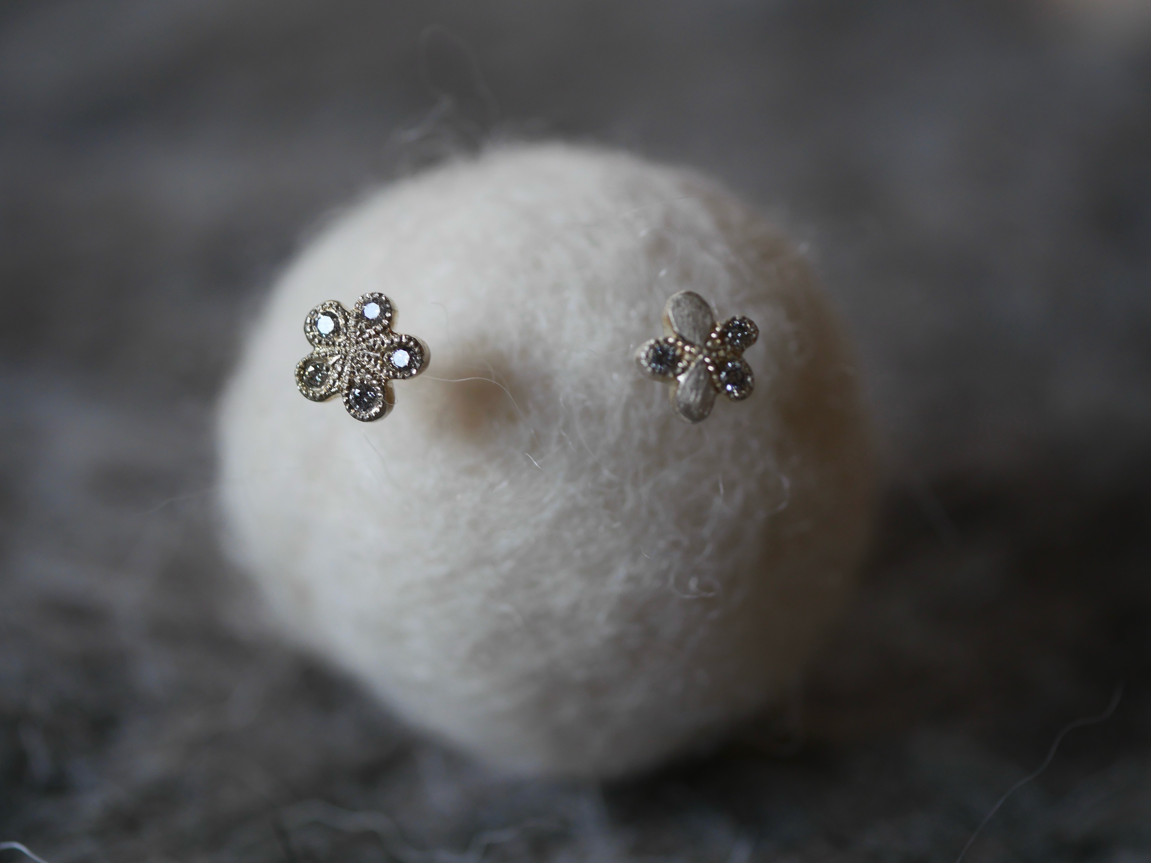 《グレーダイヤの花びらピアスセット（片耳×2）》silver925・アシンメトリー・天然石