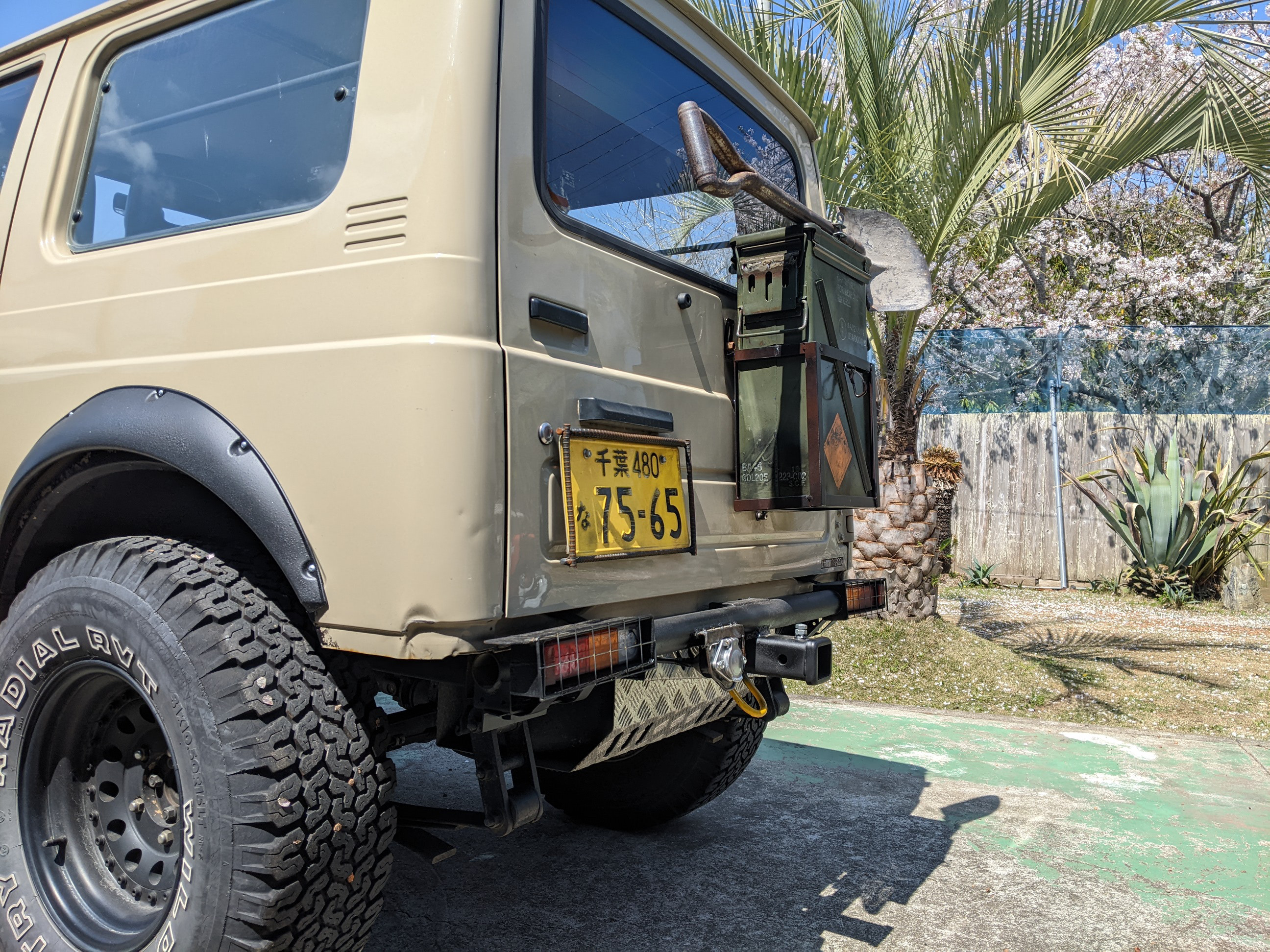 ジムニー 背面キャリアJA11 リアキャリア バックドア 防水 収納ボックス リアゲート スコップホルダー シャベルホル