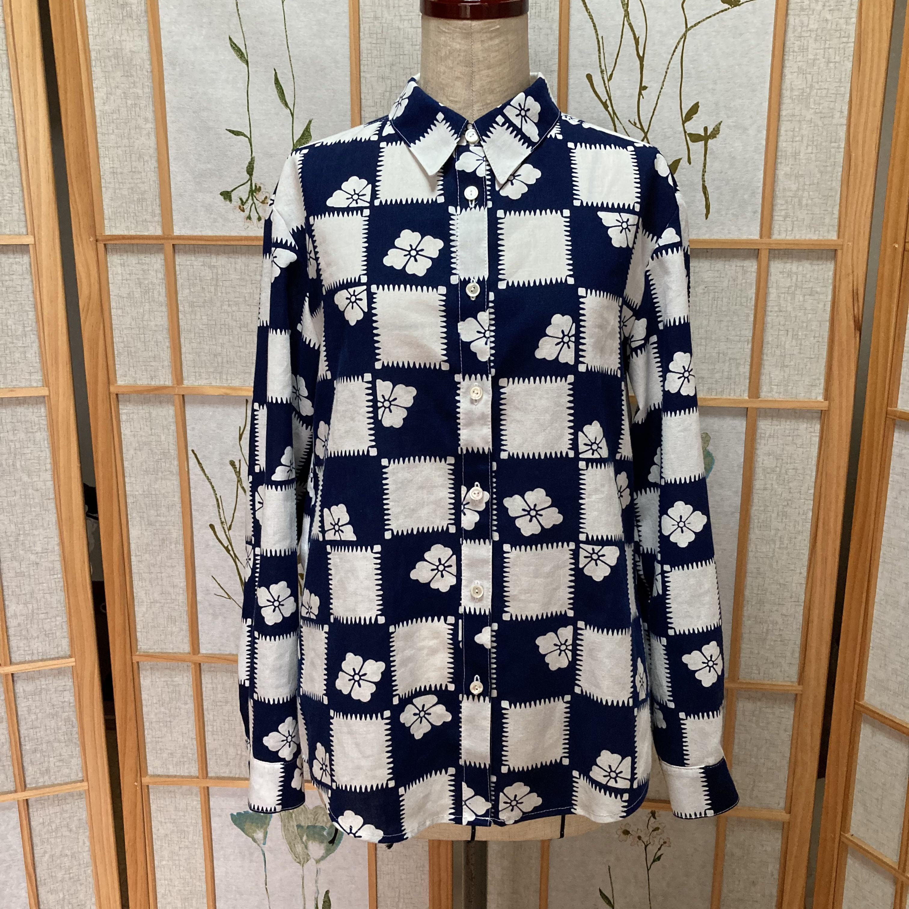 ☆浴衣リメイク☆ シャツブラウス (ホワイト＆ネイビー／市松に