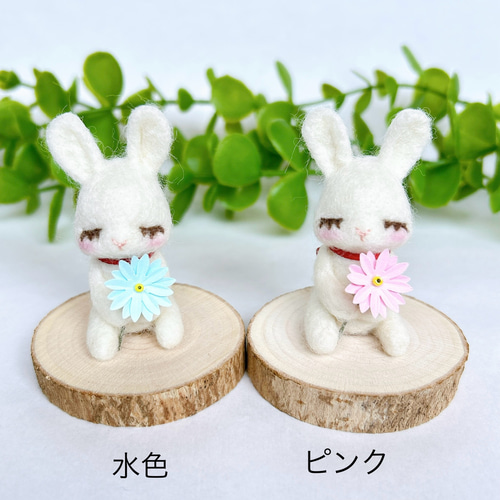 お花とうさぎ(目を閉じてるバージョン) 羊毛フェルト置物 羊毛