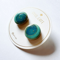 暗闇でふんわり光る 夜光三日月ピアス / イヤリング 美濃焼 タイル 2枚目の画像