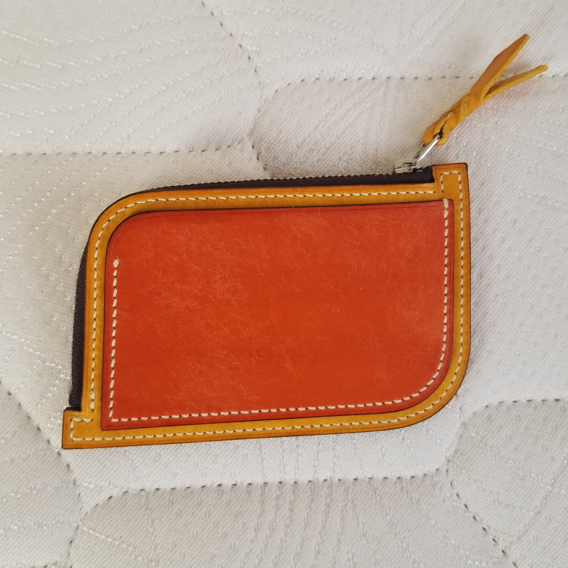 『個性を引き立てる手縫いのコインケース』（イタリアンレザー　マルゴー　ジラソーレ）