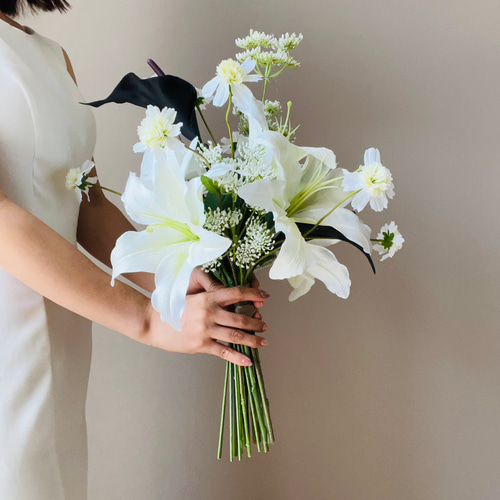 ブーケ│カサブランカと胡蝶蘭の大人の和洋/ウェディングブーケ|造花ブーケ|前撮り カサブランカと胡蝶蘭の大人の和洋ブーケ/ウェディングブーケ|造花
