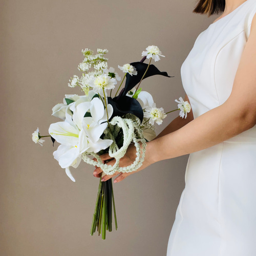 ブーケ│カサブランカと胡蝶蘭の大人の和洋/ウェディングブーケ|造花ブーケ|前撮り カサブランカと胡蝶蘭の大人の和洋ブーケ/ウェディングブーケ|造花
