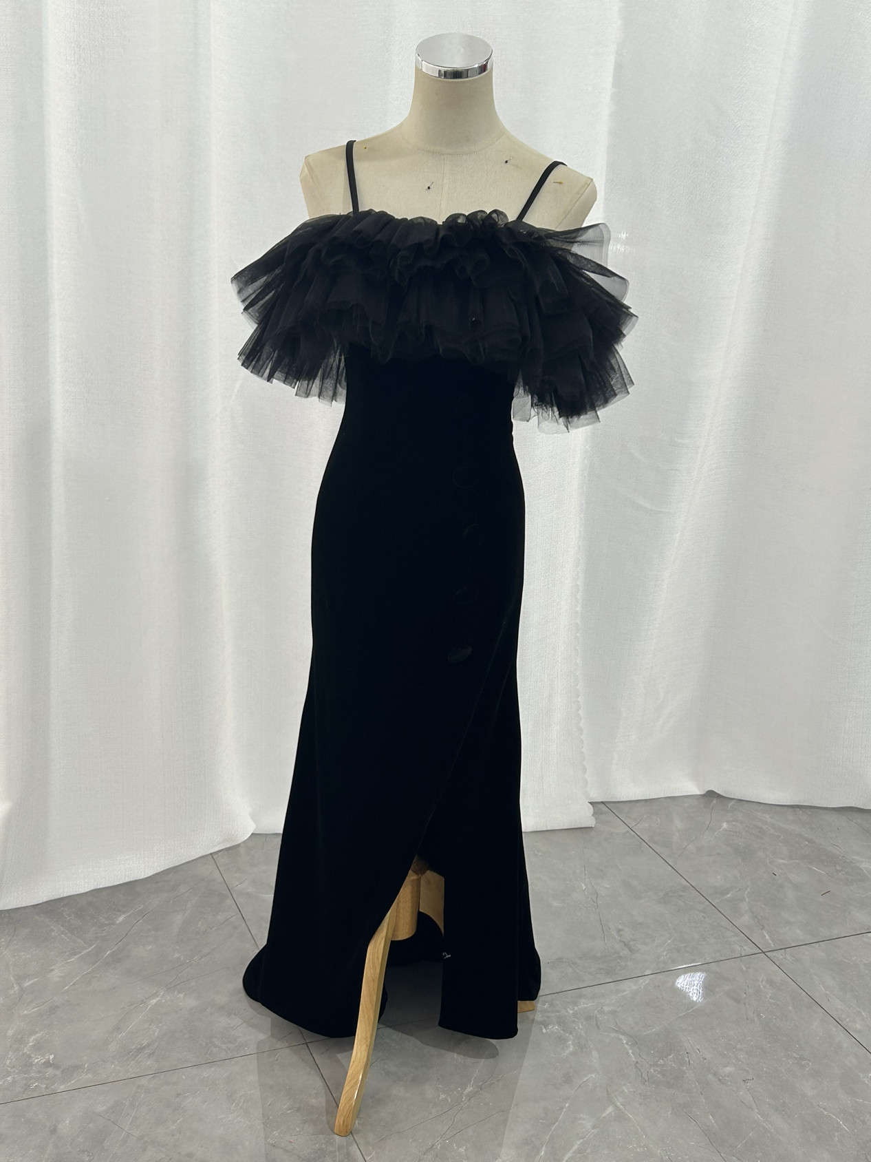 高品質！パーティードレス 黒 オフショル ミディアムドレス マーメイドライン エレガン ト クラシカル シアーな美しさ