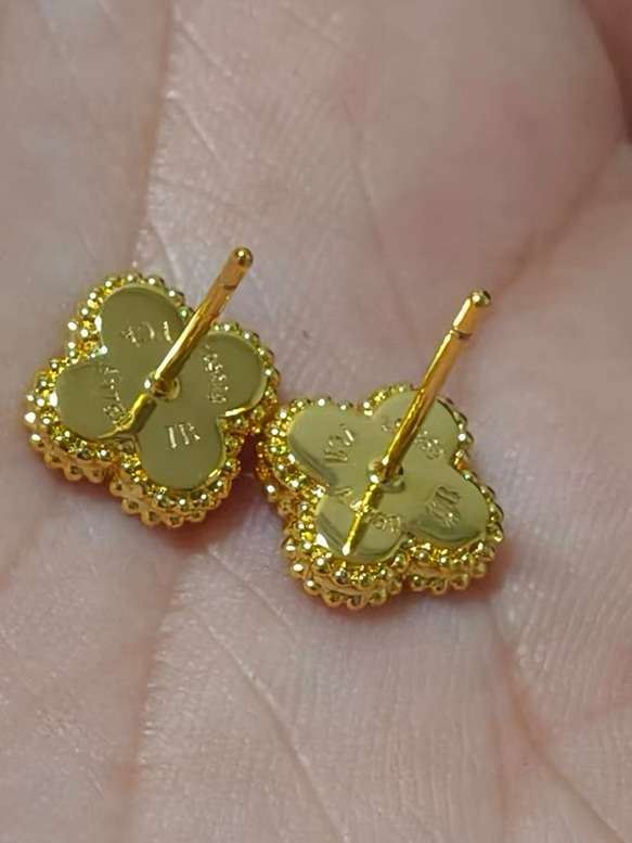 上品な【印字あり・希少色】オーダーメイド18K仕上げ天然石使用の上品な四葉のクローバーピアス/白蝶貝/ご褒美プレゼント 10枚目の画像