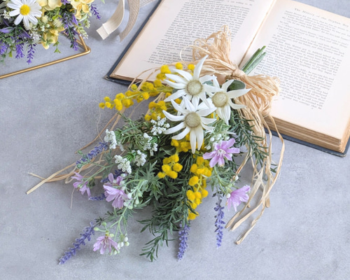 フランネルフラワーとミモザのスワッグ｜北欧ナチュラルインテリアに