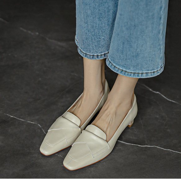 スタイルを瞬時に格上げするヒールの秘密。 ヒールパンプス ローヒール やわここちチャンキーヒールパンプス 跳べる 本革 4枚目の画像