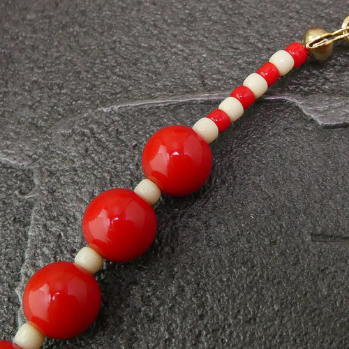 再販！ アクリルビーズ 昭和レトロネックレス「ダンスタイム」赤い