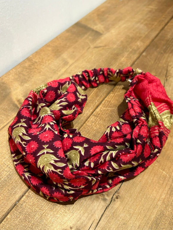 インド／オールドサリーのアップサイクルヘアバンド　レッドボタニカル 5枚目の画像