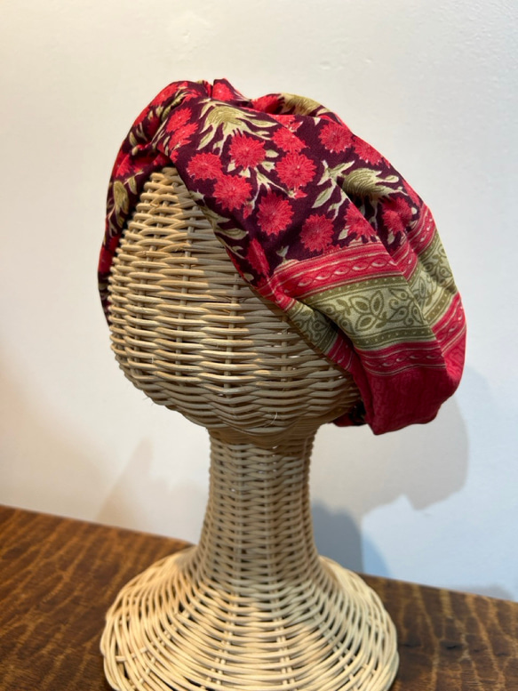 インド／オールドサリーのアップサイクルヘアバンド　レッドボタニカル 2枚目の画像