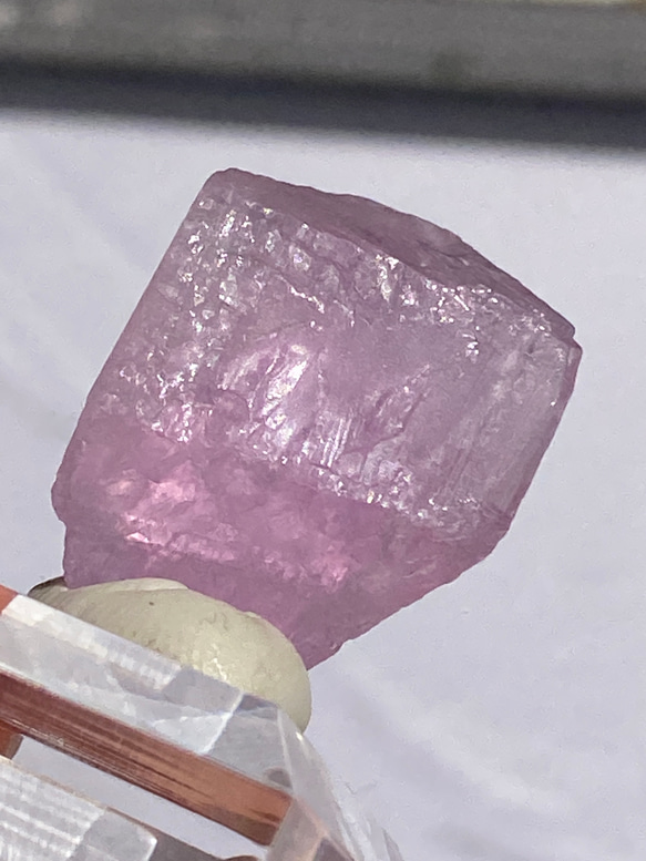 ライラックピンク クンツァイト 鉱物標本 原石 天然石 天然色 15枚目の画像