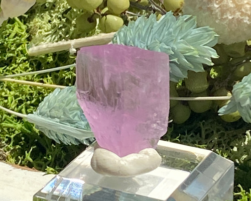 濃いライラック色のクンツァイト原石 Amazon.co.jp: 濃いライラック色のクンツァイト原石 : ファッション