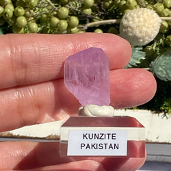 ライラックピンク クンツァイト 鉱物標本 原石 天然石 天然色 2枚目の画像