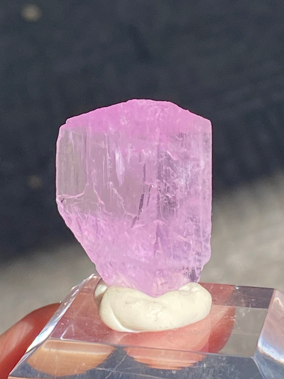 ライラックピンク クンツァイト 鉱物標本 原石 天然石 天然色 3枚目の画像