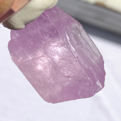 ライラックピンク クンツァイト 鉱物標本 原石 天然石 天然色