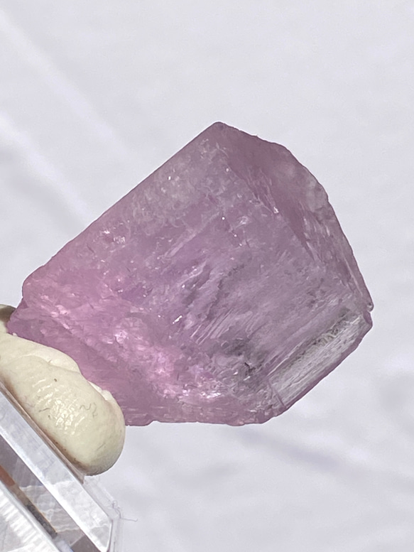 ライラックピンク クンツァイト 鉱物標本 原石 天然石 天然色 17枚目の画像