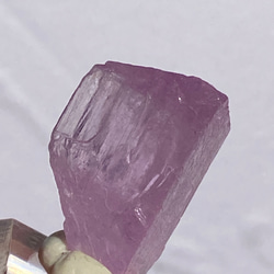 ライラックピンク クンツァイト 鉱物標本 原石 天然石 天然色 18枚目の画像