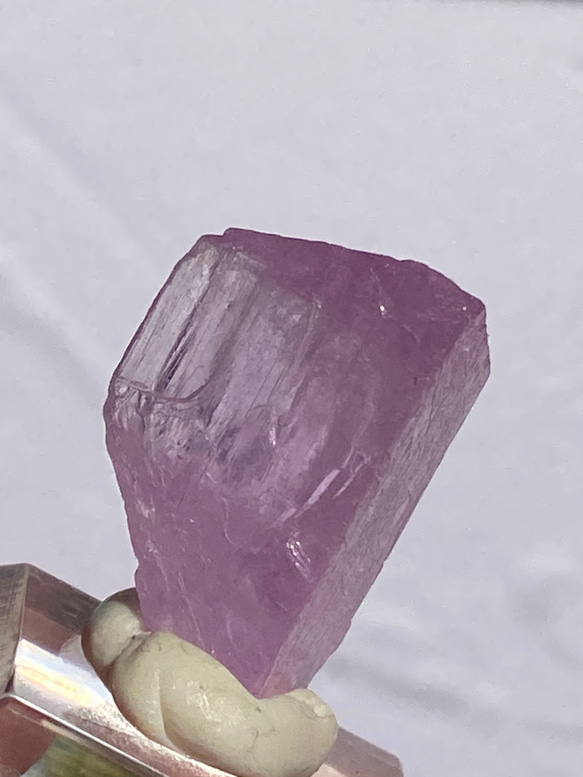 ライラックピンク クンツァイト 鉱物標本 原石 天然石 天然色 18枚目の画像