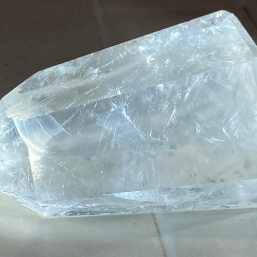 虹入り✨ キャルコパイライト（黄銅鉱）内包 クリスタル 水晶 ポイント