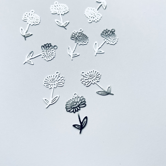 【6個】透かしメタルチャーム＊花＊シルバー 2枚目の画像