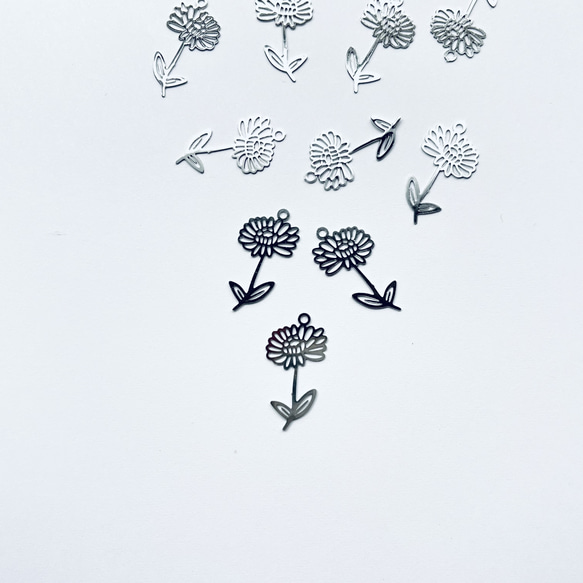 【6個】透かしメタルチャーム＊花＊シルバー 3枚目の画像