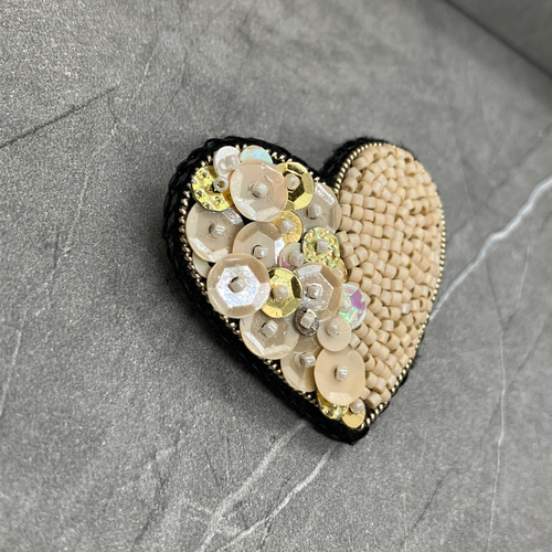 ハンドメイド　ビーズ刺繍 ブローチ　ハート No patterns or templates needed! How to make a heart-shaped beaded