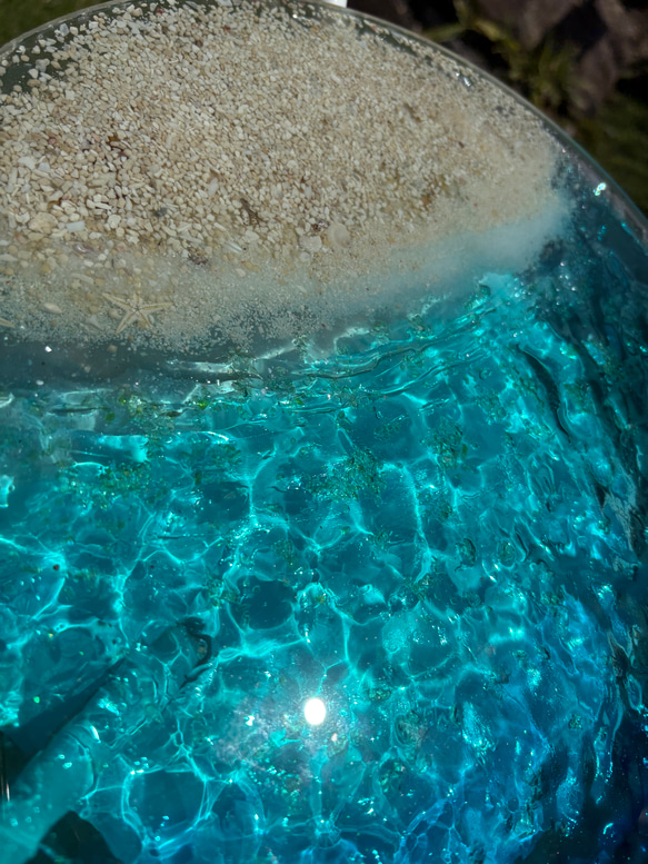 現品販売　ホワイトビーチ　海と砂浜　水紋の影　穏やかな海ガラスサイドテーブル　円形テーブル　エメラルドの海　 12枚目の画像