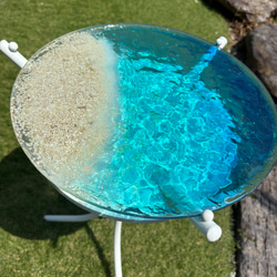 現品販売　ホワイトビーチ　海と砂浜　水紋の影　穏やかな海ガラスサイドテーブル　円形テーブル　エメラルドの海　 7枚目の画像