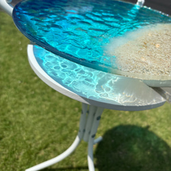 現品販売　ホワイトビーチ　海と砂浜　水紋の影　穏やかな海ガラスサイドテーブル　円形テーブル　エメラルドの海　 11枚目の画像