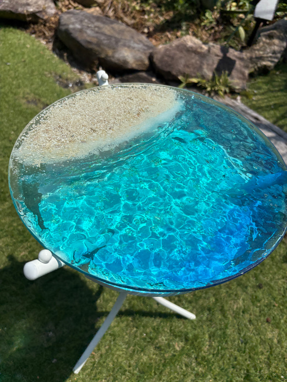現品販売　ホワイトビーチ　海と砂浜　水紋の影　穏やかな海ガラスサイドテーブル　円形テーブル　エメラルドの海　 15枚目の画像