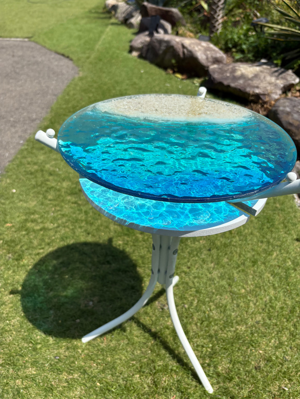 現品販売　ホワイトビーチ　海と砂浜　水紋の影　穏やかな海ガラスサイドテーブル　円形テーブル　エメラルドの海　 17枚目の画像
