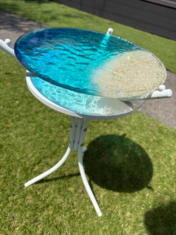 現品販売　ホワイトビーチ　海と砂浜　水紋の影　穏やかな海ガラスサイドテーブル　円形テーブル　エメラルドの海　 9枚目の画像