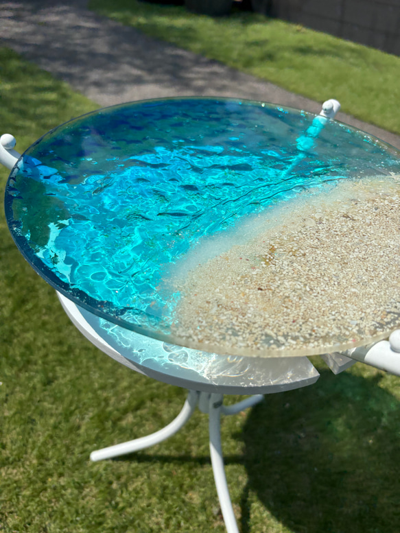 現品販売　ホワイトビーチ　海と砂浜　水紋の影　穏やかな海ガラスサイドテーブル　円形テーブル　エメラルドの海　 10枚目の画像